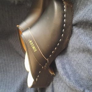 Black leather and wood clogs in women's size 37
